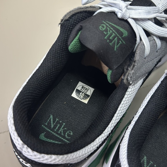 Nike Air Max Excee - Men's Size 10 (Black, Grey, Green & White) - Picture 11 of 16